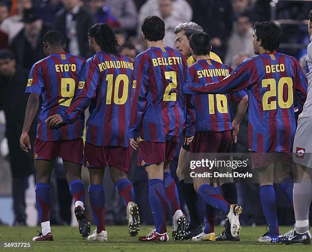 Samuel Eto'o of Barcelona abandons the pitch after some Zaragoza fans made insulting sounds toward him during a Primera Liga match between Real...