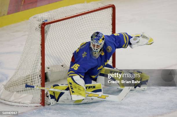 Goalie Henrik Lundqvist of Sweden prepares to make a stop in the final of the men's ice hockey match between Finland and Sweden during Day 16 of the...