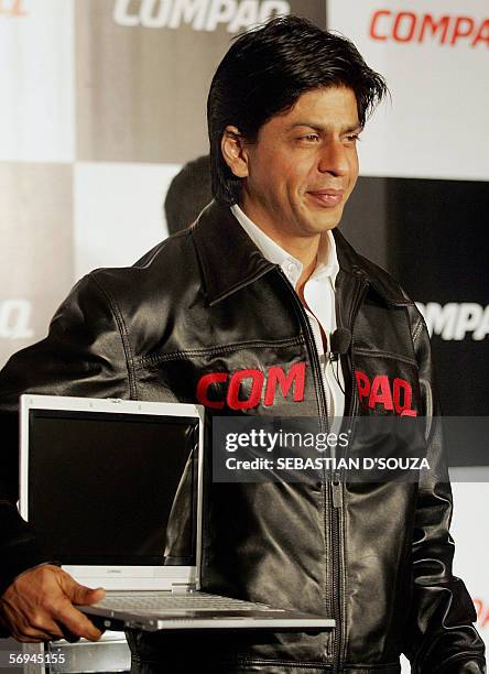 Computer Pak Actor 9,127 Asian Laptop Credit Card Stock Photos, High-Res Pictures, and ...
