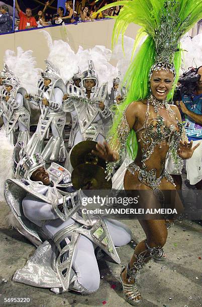 Rio de Janeiro, BRAZIL: Viviane Araujo , the queen of the drums of Mocidade Independente de Padre Miguel samba school, performs during the second...