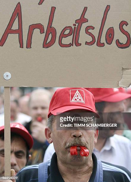 Picture taken 12 July 2005 shows an employee of AEG, the German arm of Swedish electrical appliances giant Electrolux, during a demonstration at the...