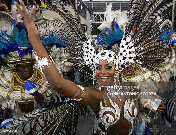 Rio de Janeiro, BRAZIL: Adriana Bobom the queen of the drums of the Portela samba school performs during the second night, 28 February 2006 of the...