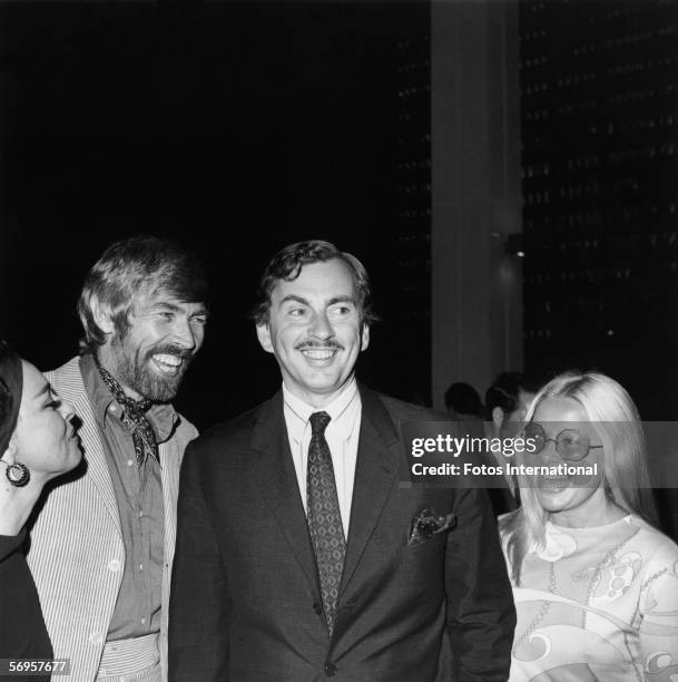 American novelist, playwright, and essayist Gore Vidal stands between American actor James Coburn and talent agent Sue Mengers at the Mark Taper...