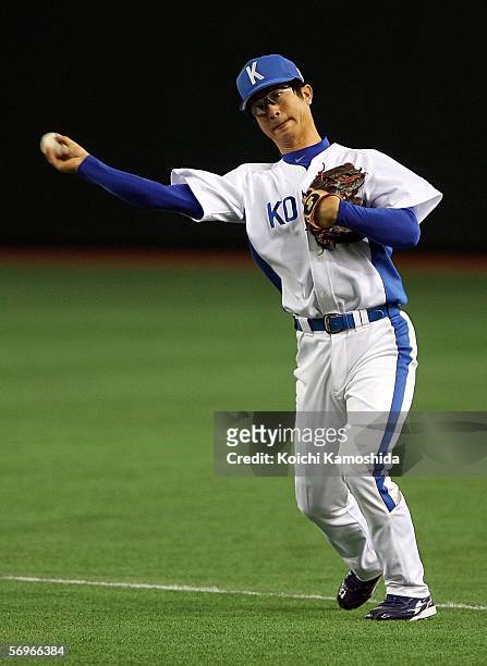 Infielder Jong-Kook Kim of Korea throws the ball during the 2006 World Baseball Classic Exhibition Game against the Chiba Lotte Marines on March 1,...