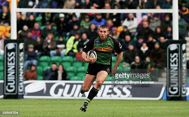 Ben Cohen of Northampton Saints in action during the Guinness Premiership match between Northampton Saints and Worcester Warriors at Franklin's...