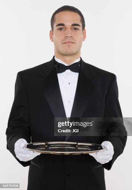 portrait of male waiter holding tray - smoking photos et images de collection