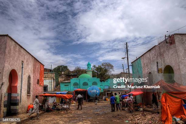 harar old toen green mosque and street market - ethiopia stock pictures, royalty-free photos & images