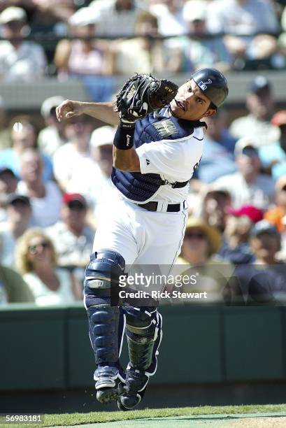 Catcher Ivan Rodriguez of the Detroit Tigers catches a foul ball against the Cincinnati Reds during a Spring Training game on March 2, 2006 at Joker...