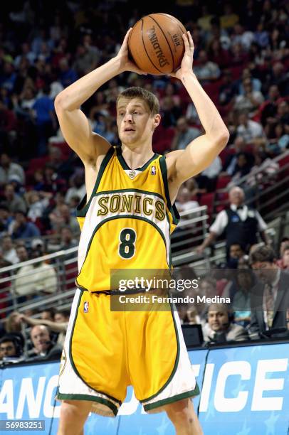Luke Ridout 1,581 Seattle Supersonics Luke Ridnour Photos & High Res Pictures ...