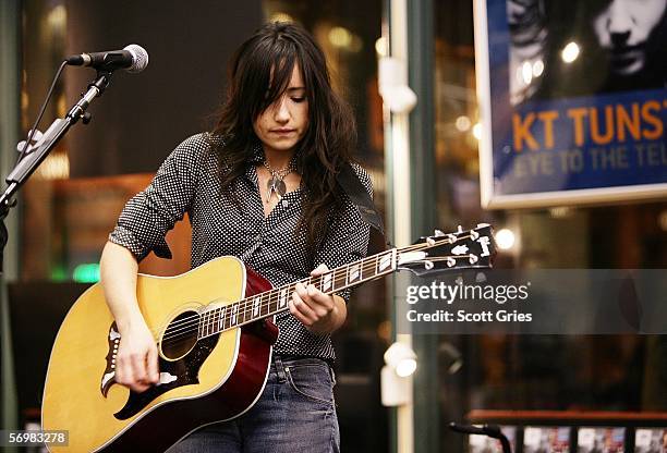 Tunstall Inge 25 Tunstall Performs At Barnes Noble Stock Photos, High-Res Pictures ...