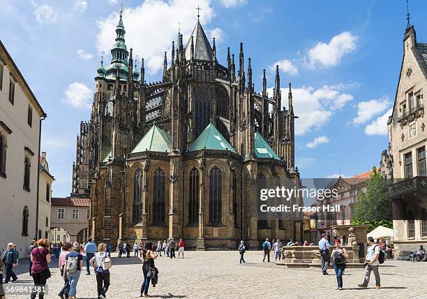 st vitus's cathedral, prague - kathedraal stockfoto's en -beelden