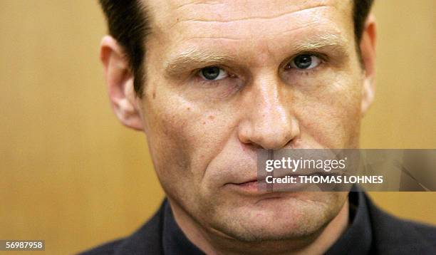 Picture taken 16 January 2006 at court in Frankfurt/Main shows Germany's self-confessed cannibal Armin Meiwes waiting for the beginning of the second...