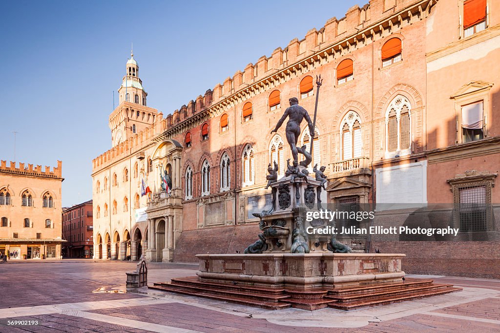 Piazza del Nettuno and Fontana de Nettuno, Bologn