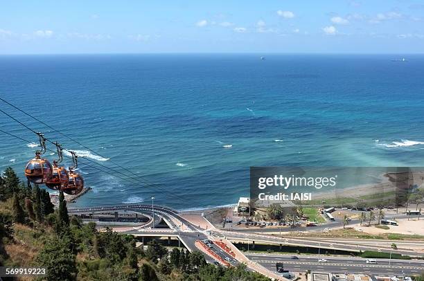 haifa bay and aerial cable car, from stella maris - cable car aerial fotografías e imágenes de stock