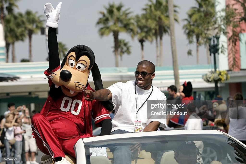 Priest Holmes Visits Disney-MGM