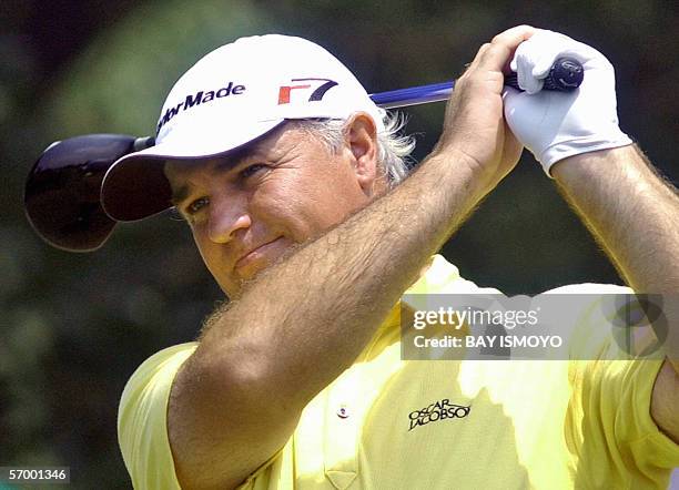 British golfer Stephen Dodd drives at the first hole during the final round of the Indonesia Open 2006 golf tournament at the Emeralda golf club in...