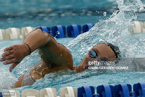 La nadadora chilena Kristel Kobrich compite en la prueba de 1500 metros estilo libre, donde gano la medalla de oro en el Campeonato Sudamericano de...