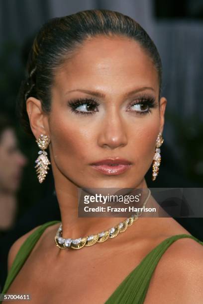 Singer/actress Jennifer Lopez arrives to the 78th Annual Academy Awards at the Kodak Theatre on March 5, 2006 in Hollywood, California.