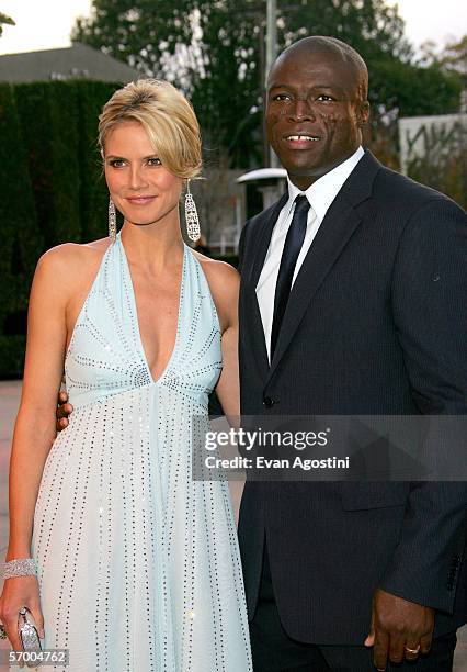 Model Heidi Klum and singer Seal arrive at the Vanity Fair Oscar Party at Mortons on March 5, 2006 in West Hollywood, California.