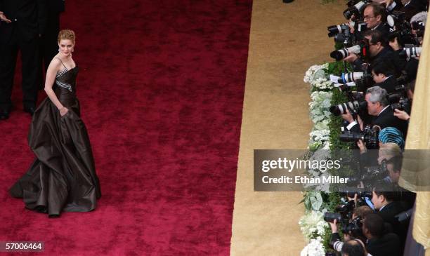 Actress Amy Adams is photographed as she arrives at the 78th Annual Academy Awards at the Kodak Theatre March 5, 2006 in Hollywood, California.