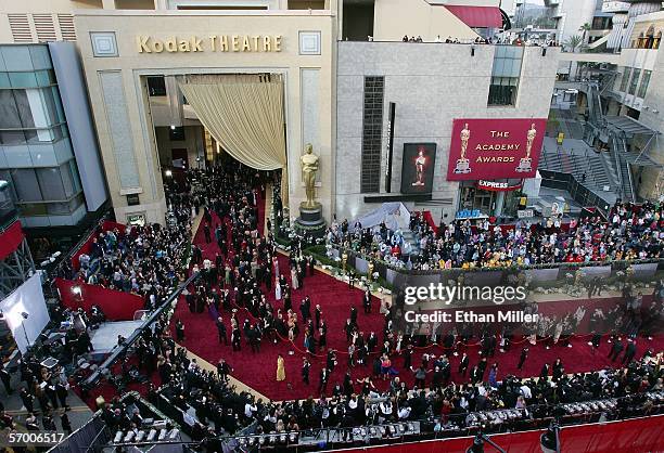 Guests arrive on red carpet outside the Kodak Theatre before the 78th Annual Academy Awards March 5, 2006 in Hollywood, California.