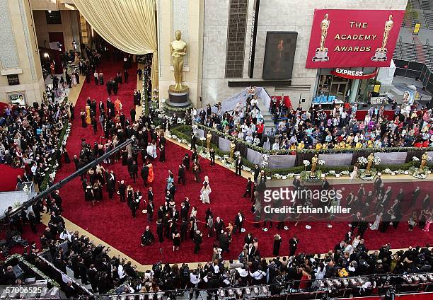 Guests arrive on red carpet outside the Kodak Theatre before the 78th Annual Academy Awards March 5, 2006 in Hollywood, California.
