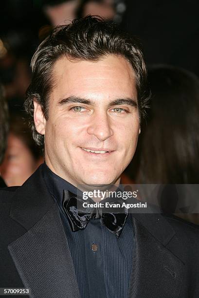 Actor Joaquin Phoenix arrives at the Vanity Fair Oscar Party at Mortons on March 5, 2006 in West Hollywood, California.