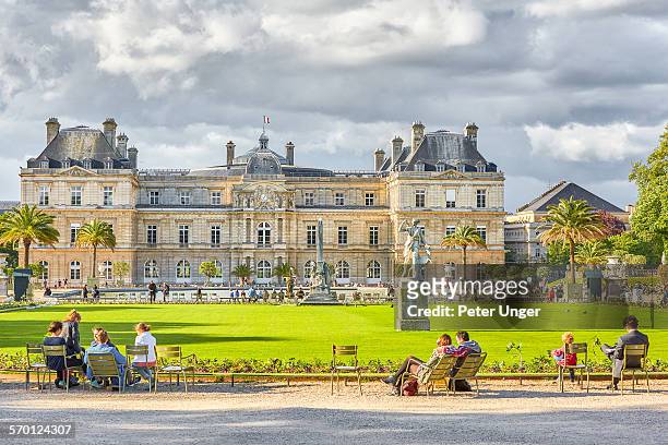 luxembourg palace, paris - jardin du luxembourg photos et images de collection