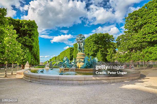 fontain de l'observatoire, montparnasse, paris - peter parks imagens e fotografias de stock