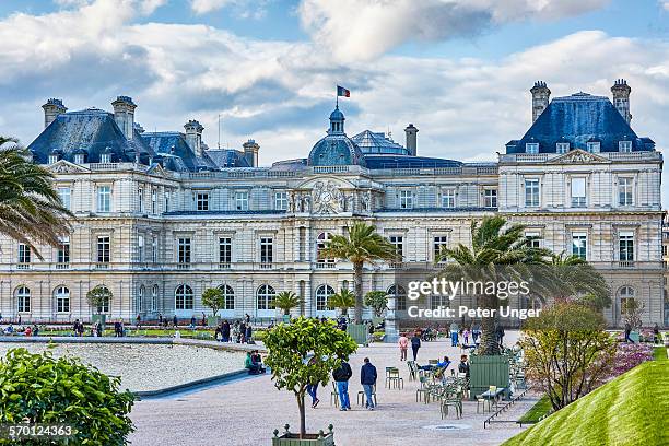 luxembourg palace, paris - palais du luxembourg stockfoto's en -beelden