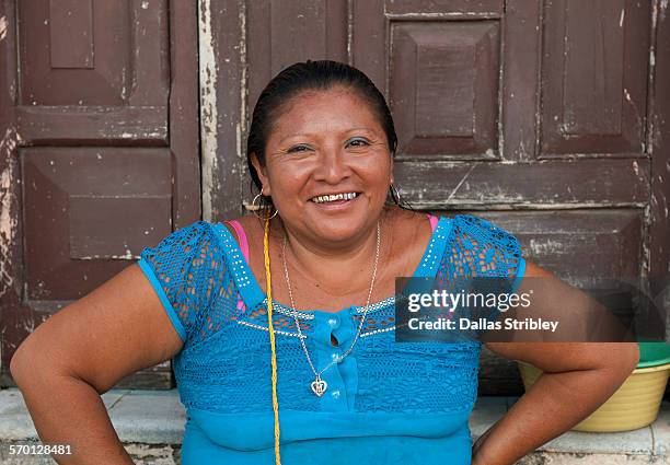 smiling woman with gold teeth, in valladolid - capped tooth stock-fotos und bilder