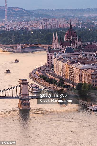 river danube, chain bridge, hungarian parliament - budapest parliament stock pictures, royalty-free photos & images