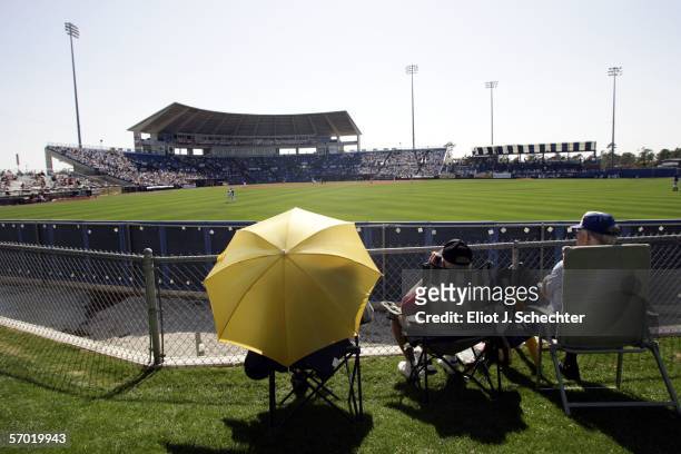 Baseball fans watch the New York Mets play the Houston Astros during a spring training exhibition game at Tradition Field on March 7, 2006 in Port...