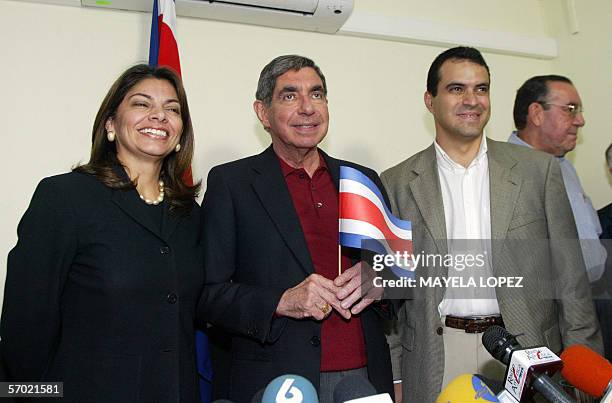 Former president, Oscar Arias , from National Liberation Party , accompanied by his Vice-presidents Laura Chinchilla and Kevin Casas arrives 07...