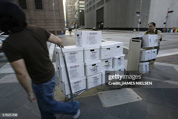 Houston, UNITED STATES: Boxes of files arrive from former Enron CEO Jeffrey Skilling's attorney Daniel Petrocelli's office, to the Bob Casey Federal...