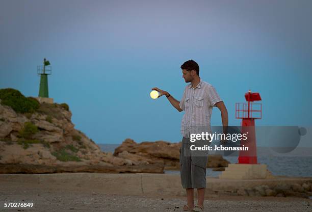 man grabbing the moon - jcbonassin - fotografias e filmes do acervo