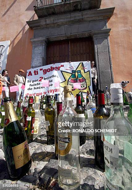 Decenas de mujeres protestan el el 08 de marzo de 2005 en Puebla depositando botellas de licor contra el gobernador Mario Marin, acusado de urdir un...