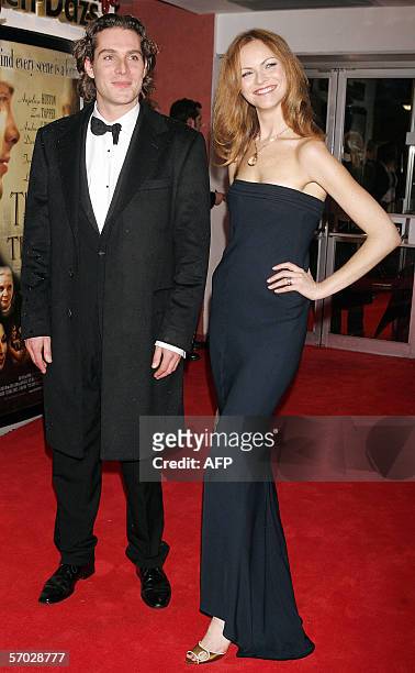 London, UNITED KINGDOM: US actress Anna Louise Plowman and English actor Mark Umbers arrive at the royal premiere of the film "These Foolish Things"...