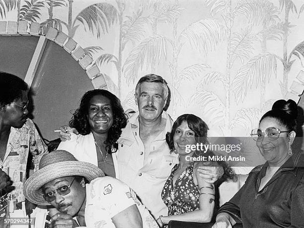 Actor George Peppard campaigns for American politician and Presidential candidate Jimmy Carter, Philadelphia, Pennsylvania, 1976.