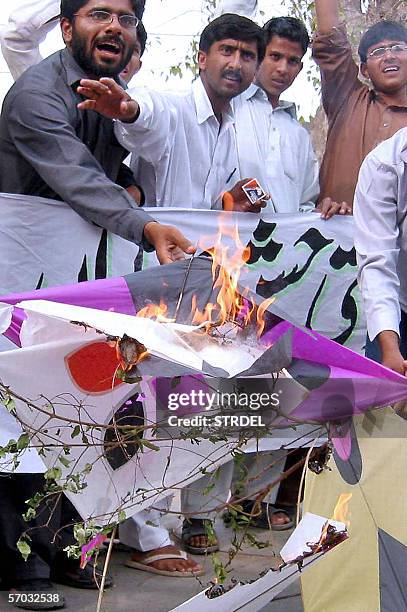 Pakistani activists from a student wing of the Islamic party Jamaat-e-Islami hold kites and chant slogans during a protest in Multan, 09 March 2006....