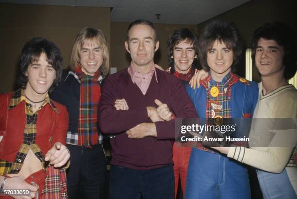 Scottish pop group the Bay City Rollers with their manager Tam Paton, circa 1975. Left to right: Stuart Wood, Derek Longmuir, Tam Paton, Alan...