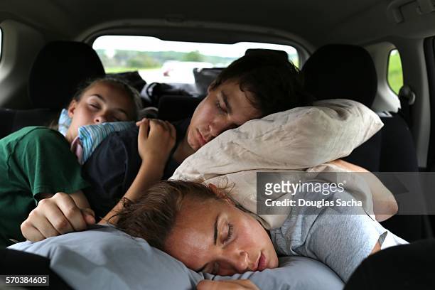 sleeping kids on a road trip - sleeping in car stockfoto's en -beelden