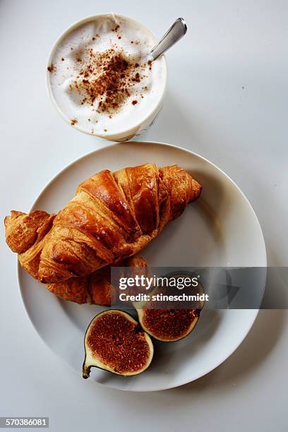 elevated view of croissants, figs and a cappuccino - croissant white background stock-fotos und bilder