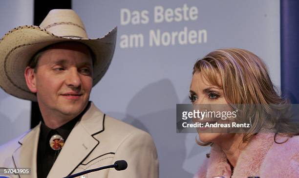 Singer Jane Comerford and drummer Olli Dittrich smile during a press conference at the theatre Deutsches Schauspielhaus on March 9, 2006 in Hamburg,...