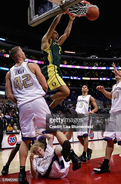 Jordan Kent of the Oregon Ducks slam dunks over the Washington Huskies defense in the second half of their quarterfinal game in the 2006 Pacific Life...
