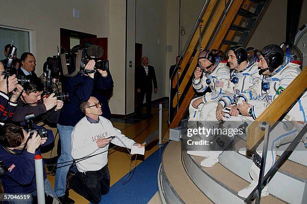 Russian cosmonaut Pavel Vinogradov , US astronaut Jeffrey Williams and Brazilian Marcos Pontes talk to the press before a training session in Star...