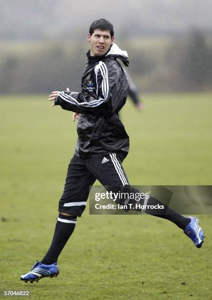 Albert Luque in action during training ahead of the Premiership tie away to Manchester United on Sunday on March 10, 2006 in Newcastle Upon Tyne,...