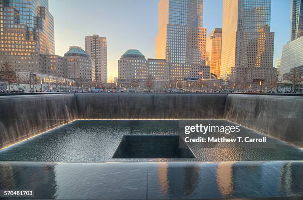 september 11 memorial - monumento conmemorativo fotografías e imágenes de stock