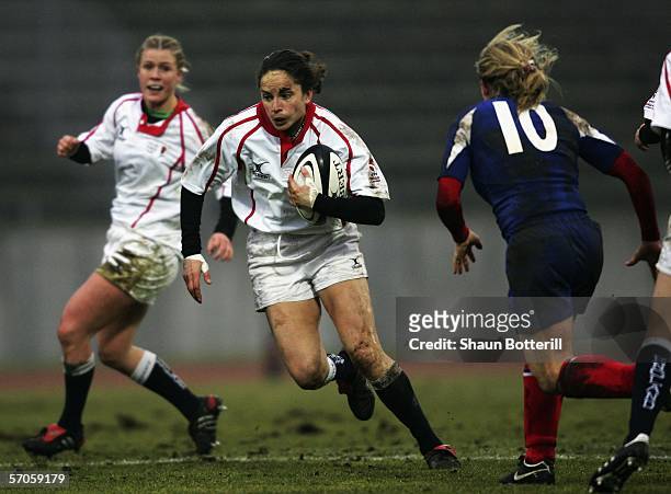 Sue Day of England breaks forward during the womens international rugby match between France and England at the Robert Bobin Stadium on March 11,...