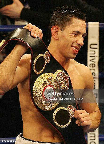 German Felix Surm celebrates with his world champion's belt after his fight against New Zealand's Maselino Masoe, late 11 March 2006 at the...